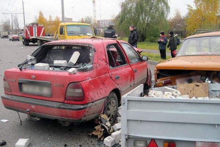 На улице Лазо в Витебске 27 октября произошло лобовое столкновение двух легковых автомобилей ? Nissan и ВАЗ. Фото: МЧС и ГАИ Витебской области
