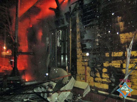 Сгорело здание железнодорожной станции Адамово XIX века. Фото МЧС
