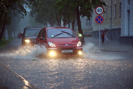Витебск очередной раз затопило после сильного ливня. Фото Сергея Серебро