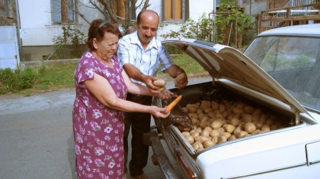 За торговлю овощами с машины её могут конфисковать. Фото lagodekhi.net