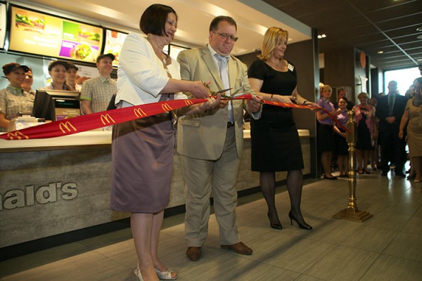 В Витебске открыли самый большой в Беларуси ресторан McDonald’s. Фото Сергея Серебро