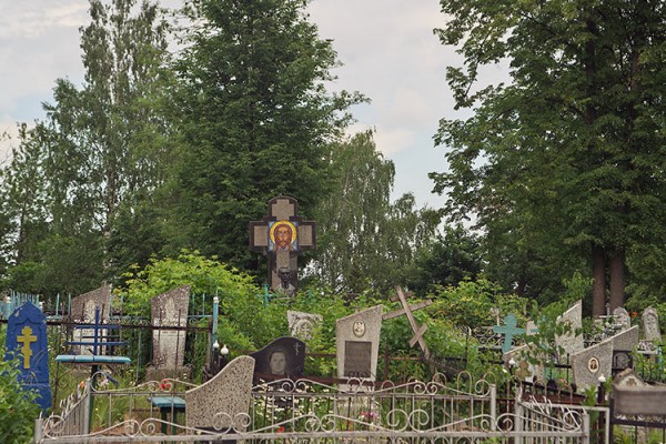 Выкопать могилу в Витебске стало в два раза дороже. Фото Сергея Серебро
