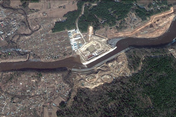Возле Витебской ГЭС на Двине запретили любительскую рыбалку. Спутниковый снимок Google Earth