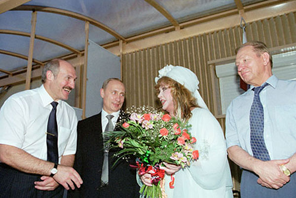 Алла Пугачева на «Славянском базаре в Витебске» в 2001 году. Фото пресс-служба президента РФ
