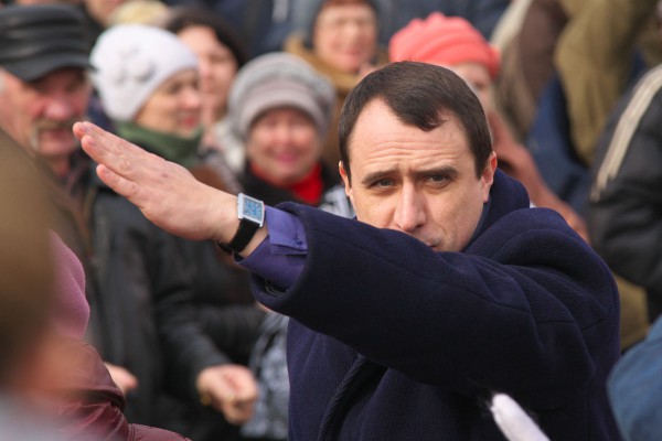 Павел Северинец на площади Ленина в Орше. Фот Сергея Серебро
