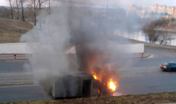В Витебске сгорел «автозак». Фото из соцсетей