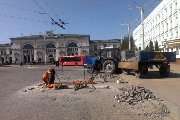 На Привокзальной площади в Витебске начался ремонт. Фото Сержука Серабро