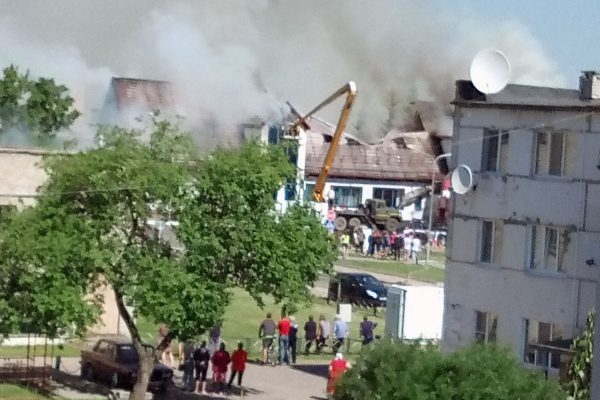 В Миорах начался пожар в здании физкультурно-оздоровительного комплекса. Фото Вероники Богданович