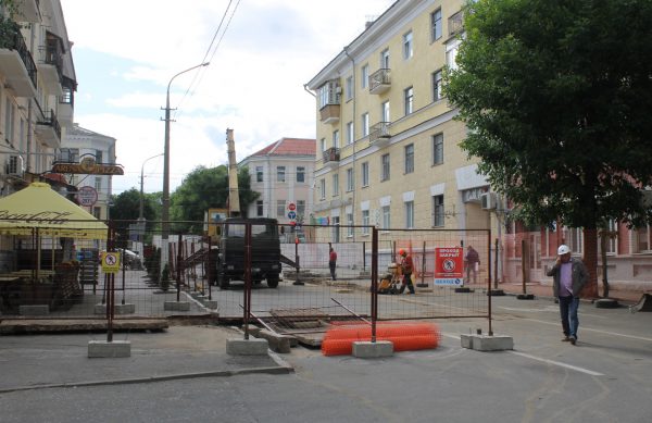На Советской улице в Витебске начался ремонт, движение транспорта перекрыто. Фото Юрия Шепелева