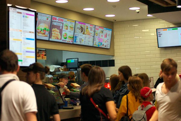 В Витебске открылся «Burger King». Фото Сергея Серебро