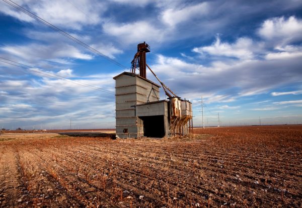 Старая зерносушилка, элеватор. Иллюстративное фото pixabay.com