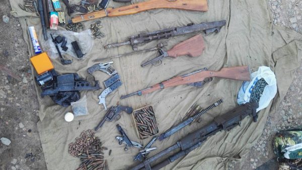 Пулеметы, винтовки, револьверы и боеприпасы — целый арсенал нашли в гараже на улице Гагарина в Витебске. Фото УВД Витебского облисполкома