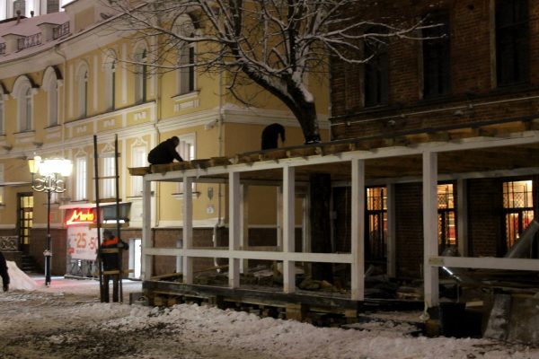 Снос веранд летних кафе на улицах Толстого и Суворова в Витебске. Фото Юрия Шепелева