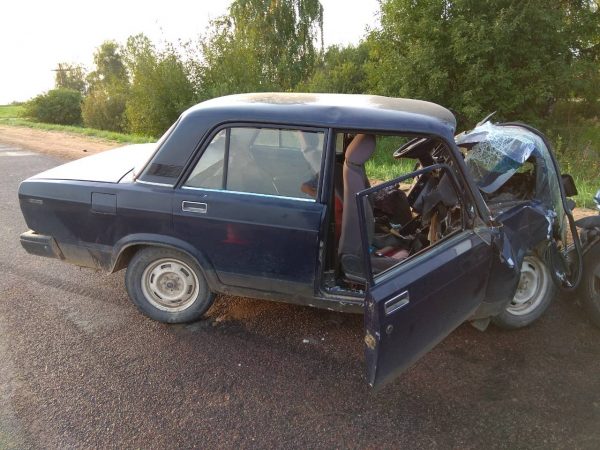 Лобовое столкновение «Жигулей» с «Opel» в Толочинском районе, погиб 78-летний водитель «ВАЗ». Фото МВД