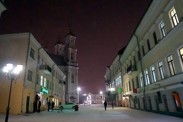 День 26 ноября в Витебске выдался снежным — с потеплением после заморозков пришли осадки. Фото Сергея Серебро