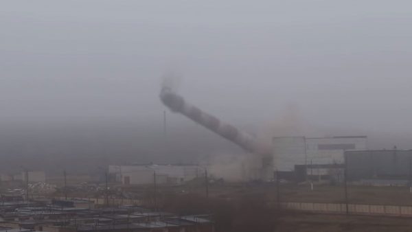 90-метровую неэксплуатируемой котельной, расположенной на территории Оршанского завода приборов автоматического контроля, снесли при помощи взрыва. Кадр из видеозаписи