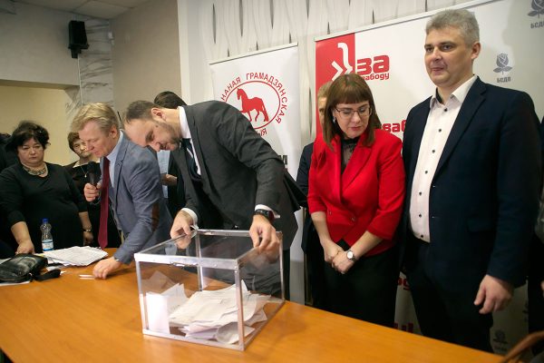 Праймериз по выбору единого кандидата от оппозиции на президентские выборы прошли в Витебске 7 марта. Фото Сергея Серебро