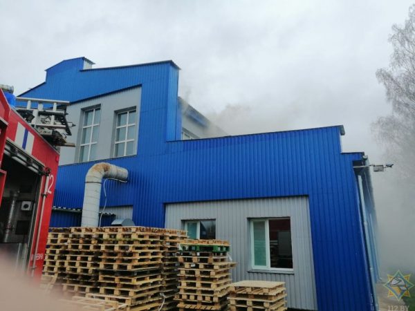 Завод пластмассовых изделий горел в Шумилино. Фото МЧС