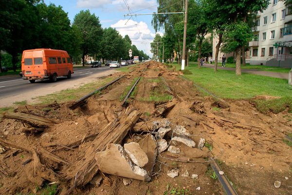 Демонтаж трамвайных путей на улице Гагарина в Витебске. Фото Сергея Серебро