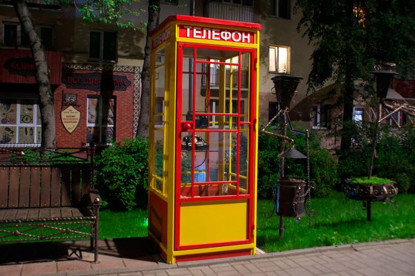 Старінная телефонная будка на Смоленской улице в Витебске. Фото Сергея Серебро
