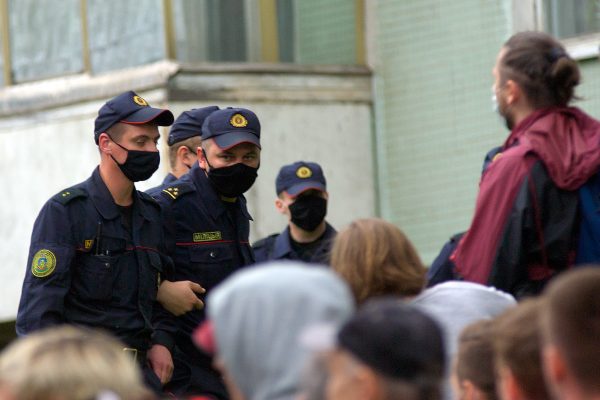 Задержание на улице Чкалова Фото Сергея Серебро