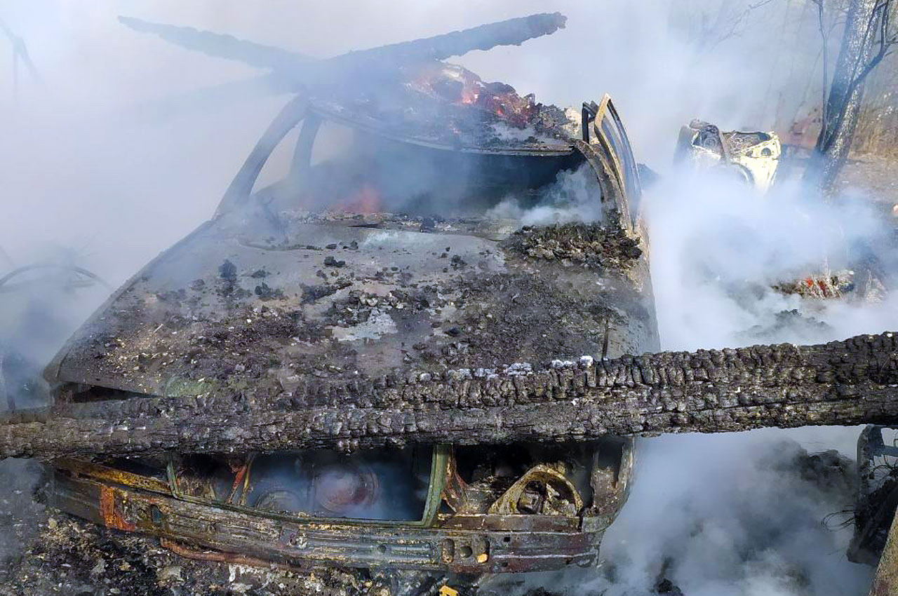 Два винтажных «Mersedes» сгорели во время пожара в Браславском районе. Фото МЧС