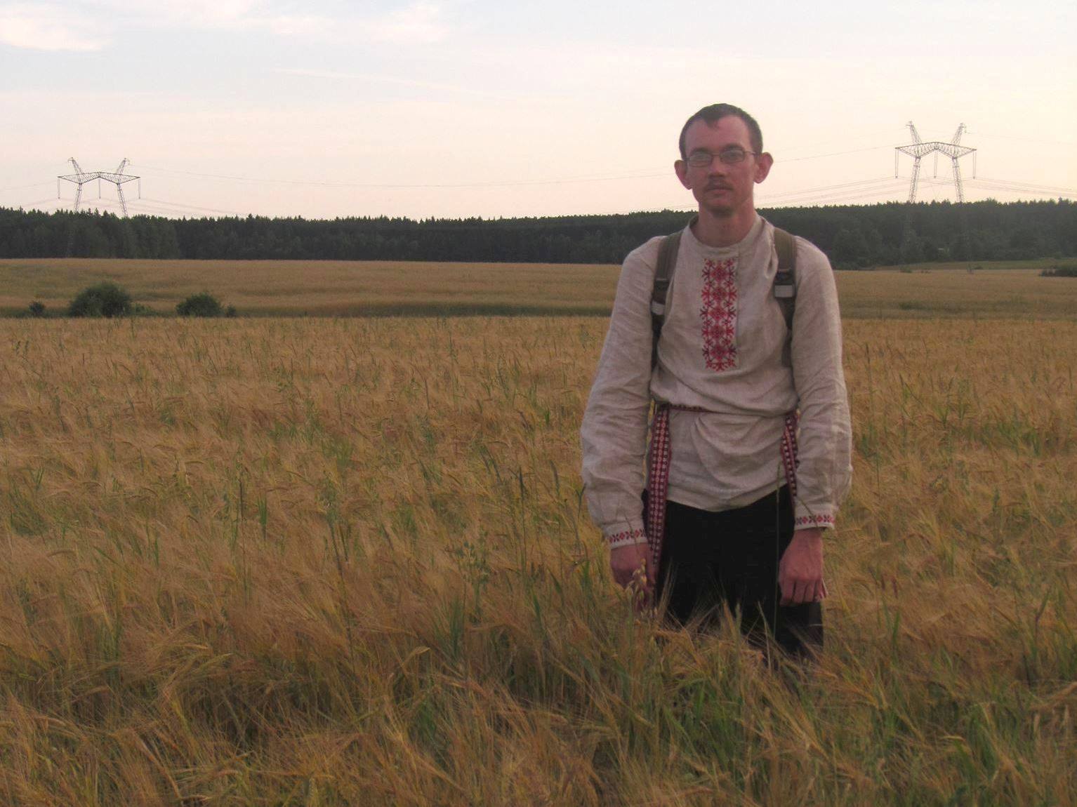 Константин Шыталь в поле неподалеку от Докшиц. Фото Каси Парижской