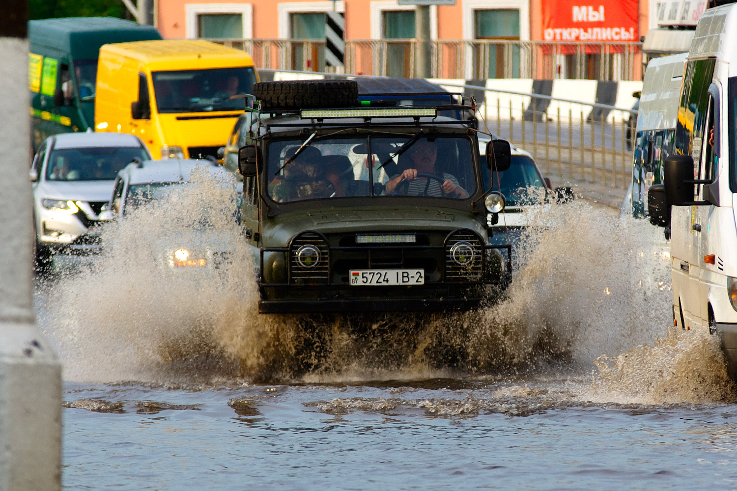 Мощнейший ливень вызвал потоп в Витебске. Фото Сергея Серебро